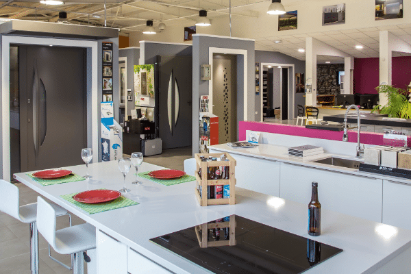 Cuisine avec îlot au showroom Sonimen